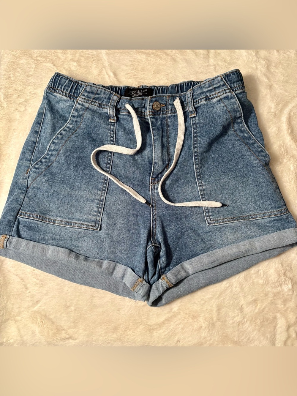 Judy Blue Style JB150168 medium-to-dark wash cuffed denim jogger short, Size L